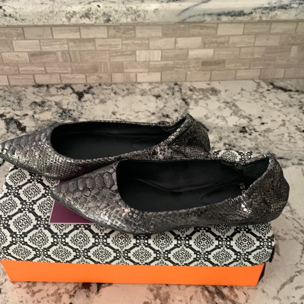 Isola flats